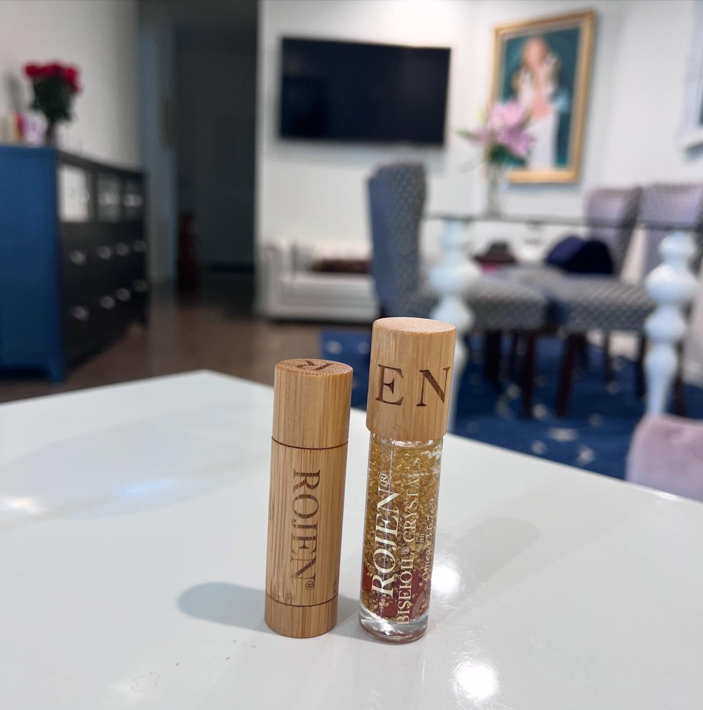 朝晩空気がひんやりしてきたこの頃
肌も心も満たしたいケアにオススメ💖🌹
美整オイル®ゴールデンローズ💎
最高級オーガニック成分が凝縮された“ダマスク、ホワイト、ローズ・ド・メイ”を贅沢にブレンドした、上質・贅沢・深みのある美整オイルが、あなたの肌と心をやさしく包み込んで究極の美を育成します🥰
乾きもキメも落ち着いて肌がホッとする💕
肌が整って呼吸が深くなる☺️
満足感で心が満たされる🤩
そんな“美のYES”を手に入れましょう❣️
『ゴールデンローズ美整オイル®』
https://rojen.jp/golden-rose-biseioil/
✨✨✨ 💖 ✨✨✨
ROJEN公式サイト
🇯🇵日本
rojen.jp
スキンケアご購入ダイレクトページ
https://rojen.jp/bisei-oil/shop/
🇺🇸USA
rojenusa.com
ROJEN Organic Skincare https://rojenusa.com/biseioil/
#ROJEN #ロジェン #biseioil #美整オイル #魔法の5秒リフト #塗るサプリメント #ニキビ跡 #弾力ある肌に変身 #ほうれい線 #目元のたるみ #シミ対策 #シワ対策 #乾燥肌ケア #乾燥肌対策 #毛穴の黒ずみ #肌のシミ