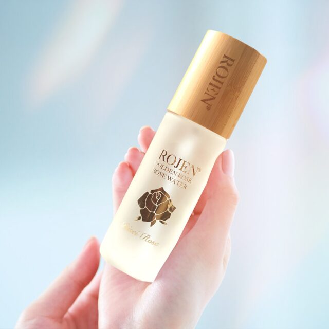 贅沢なROJEN水素蒸留法
オーガニック化粧水

🌹ローズ・ド・メイ
🌹ホワイトローズ
🌹ダマスクローズ
３種のバラを究極の黄金比で
ブレンドした本物の若返りパワーが
凝縮された希少価値のローズウォーター

https://rojen.jp/rose-water/

🌹🌹🌹🌹🌹🌹🌹

バラに含まれる成分の一部は、美整オイル抽出時の蒸気に含まれます。
この蒸気は、最終的にバラの水溶性成分が多く含まれた香り豊かな蒸留水。
これこそがROJENのゴールデンローズ化粧水。

『GOLDEN ROSE ローズウォーター』
ご購入はこちらから💕
https://rojen.jp/rose-water/

✨✨✨ 💖 ✨✨✨
🇯🇵日本
ROJEN公式サイト
rojen.jp
スキンケアご購入ダイレクトページ
https://rojen.jp/bisei-oil/shop/

メルマガ登録でいち早くお知らせGET❣️
https://rojen.jp/mailmagazine/

公式LINE登録で特別メッセージをGET❣️
https://lin.ee/EdDlMnt

インスタフォロー＆Facebookフォロー
https://www.instagram.com/rojenofficial/
https://www.facebook.com/rojen.biseioil/

✨✨✨ 💖 ✨✨✨
🇺🇸USA
ROJEN Official
rojenusa.com
ROJEN Organic Skincare 
https://rojenusa.com/biseioil/

Subscribe by Email:
https://rojenusa.com/newsletter/

Follow on Instagram:
https://www.instagram.com/rojenofficial/

✨ You’ll receive exclusive discounts and
 special offers with every newsletter!

#ROJEN #ロジェン #biseioil #美整オイル
#魔法の5秒リフト #塗るサプリメント #美肌 #ローズウォーター #バラの化粧水 #紫外線対策 #紫外線ケア
#シミ対策 #シワ対策 #スキンケアアイテム #乾燥肌ケア
#乾燥肌対策