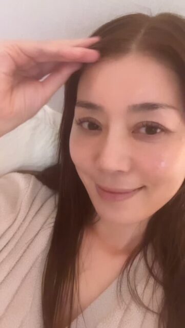 46歳。
隠すのではなく、育てるという選択。

開発者・信澤美帆は
たった1本の若返りスキンケア
ROJEN® 美整オイルでこの肌を保ち続けています。

ROJENだけの
オメガ3・6・7・9配合。

通常蒸留法では抽出できないほど
何倍もの薔薇の栄養素を凝縮できる
水素蒸留ダイヤモンドクオリティ・オーガニックローズオットー。

さらに、老化肌に必要な
26種類以上のビタミン・ミネラル・必須脂肪酸を凝縮。

それは
「若返りの魔法のひとしずく」。

あなたの肌に合う
究極のROJENをお選びください。

#ROJEN
#美整オイル
#オメガ3679
#水素蒸留ローズ
#オーガニック若返り

ROJEN公式サイト 
🇯🇵日本
rojen.jp
スキンケアご購入ダイレクトページ
https://rojen.jp/bisei-oil/shop/

🇺🇸USA
rojenusa.com
ROJEN Organic Skincare  https://rojenusa.com/biseioil/