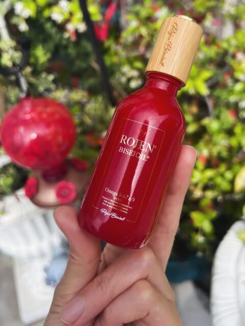 老化肌は栄養素が足りない証。

若々しい素肌を取り戻すための必須栄養素。

オメガ3.6.7&9

プラス

何千本のバラのエイジングケアの栄養素が

プラス

26以上の抗酸化物質ビタミンミネラル配合

たった一本で

エイジングケアが完了する。

ハリウッドが愛するスキンケア、

信頼のROJEN

🌹

ROJEN公式サイト�
🇯🇵日本
rojen.jp
スキンケアご購入ダイレクトページ
https://rojen.jp/bisei-oil/shop/

🇺🇸USA
rojenusa.com
ROJEN Organic Skincare �https://rojenusa.com/biseioil/