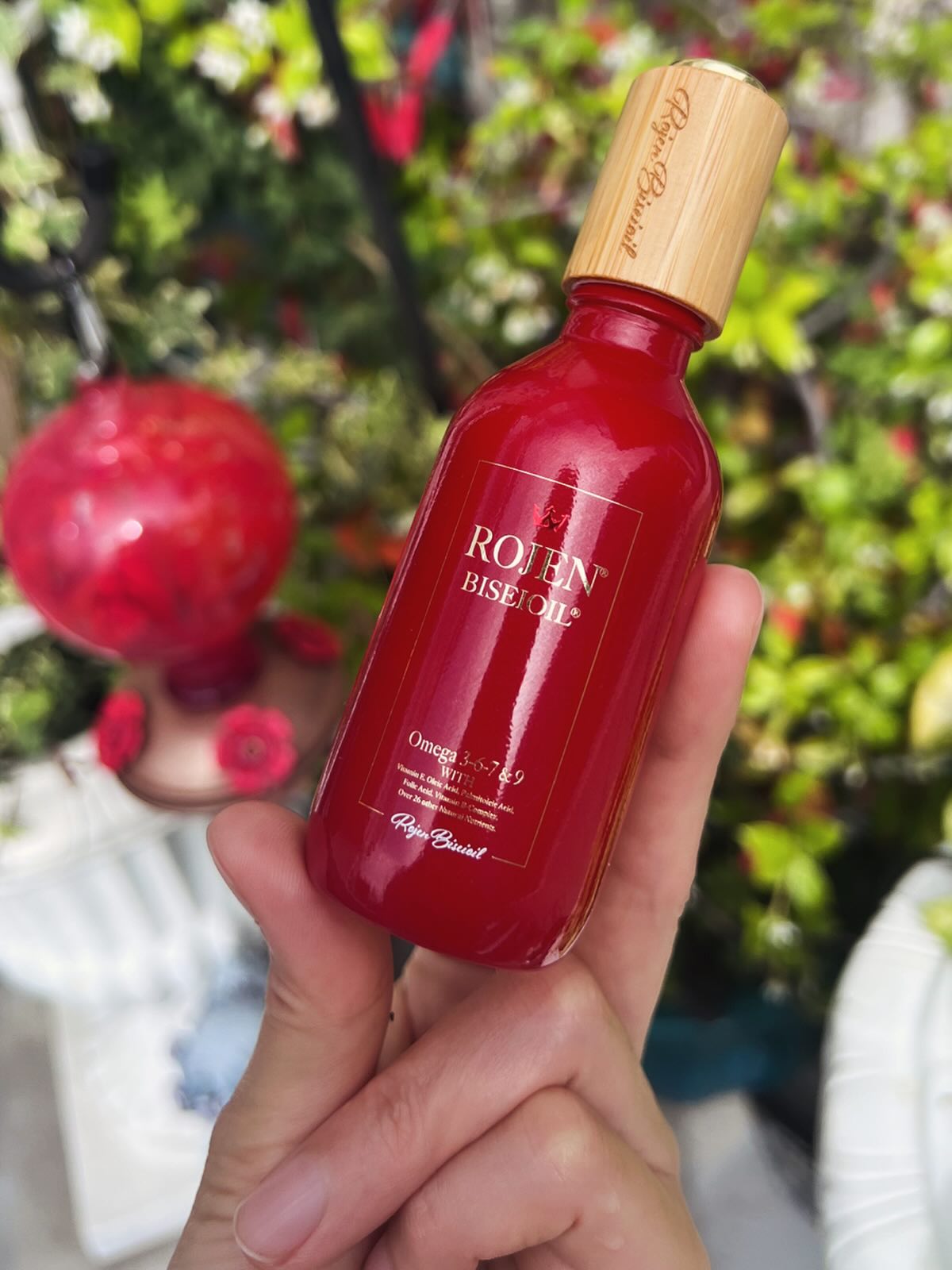 老化肌は栄養素が足りない証。

若々しい素肌を取り戻すための必須栄養素。

オメガ3.6.7&9

プラス

何千本のバラのエイジングケアの栄養素が

プラス

26以上の抗酸化物質ビタミンミネラル配合

たった一本で

エイジングケアが完了する。

ハリウッドが愛するスキンケア、

信頼のROJEN

🌹

ROJEN公式サイト�
🇯🇵日本
rojen.jp
スキンケアご購入ダイレクトページ
https://rojen.jp/bisei-oil/shop/

🇺🇸USA
rojenusa.com
ROJEN Organic Skincare �https://rojenusa.com/biseioil/