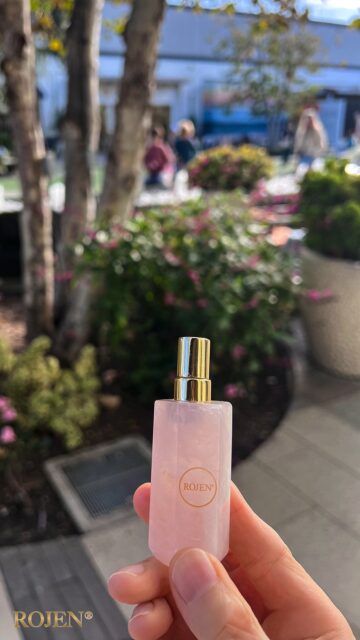 香水の概念を変える
美整ローズオットー
PERFUME
🌟🌟🌟🌟🌟🌟🌟

美整オイル（スキンケア）の上から
「少量のスペシャルケア」
または「香水」として
最高のエイジングケアを叶えます。

♥️美整ローズオットー 
ダマスクローズ パフューム
濃厚で甘く美しい芳香『香りの女王』

https://rojen.jp/bisei-oil/bisei-rose-otto/#damask-rose

✨✨✨ 💖 ✨✨✨
ROJEN公式サイト
🇯🇵日本
rojen.jp
スキンケアご購入ダイレクトページ
https://rojen.jp/bisei-oil/shop/
🇺🇸USA
rojenusa.com
ROJEN Organic Skincare
https://rojenusa.com/biseioil/

#ROJEN #biseioil #美整オイル #エイジングケア #スキンケア #美容 #紫外線対策 #美容オイル #美肌 #オーガニック #美容液 #ローズオットー #ホワイトローズ #ダマスクローズ #ローズドメイ #damaskrose #roseottoessentialoil #organic #roseottoessentialoil #calming #relaxing