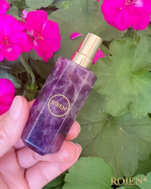 🌟🌟🌟🌟🌟🌟🌟
香水の概念を変える
美整ローズオットー
PERFUME
🌟🌟🌟🌟🌟🌟🌟

🌹ローズ・ド・メイ パフューム
間もなく入荷します♥️

美整オイル（スキンケア）の上から「少量のスペシャルケア」、または「香水」として最高のエイジングケアを叶えます。

♥️詳しくはこちらから
https://rojen.jp/products/bisei-rose-otto/

✨✨✨ 💖 ✨✨✨
ROJEN公式サイト
🇯🇵日本
rojen.jp
スキンケアご購入ダイレクトページ
https://rojen.jp/bisei-oil/shop/
🇺🇸USA
rojenusa.com
ROJEN Organic Skincare
https://rojenusa.com/biseioil/

#ROJEN #biseioil #美整オイル #アンチエイジング #エイジングケア #スキンケア #美容  #紫外線対策 #美容オイル #美肌 #オーガニック  #美容液  #ローズオットー #ホワイトローズ #ダマスクローズ #ローズドメイ #damaskrose #roseottoessentialoil #organic #roseottoessentialoil #calming #relaxing