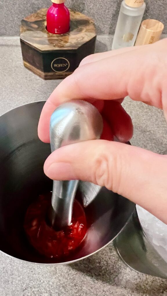 美帆先生の作るストロベリーカクテル